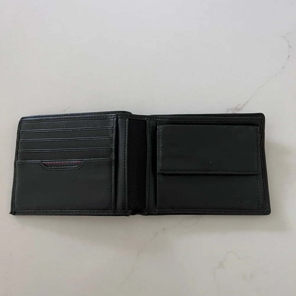 Men's Black Leather Bifold Wallet
